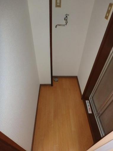 脱衣場は洗濯機を入れて終わり