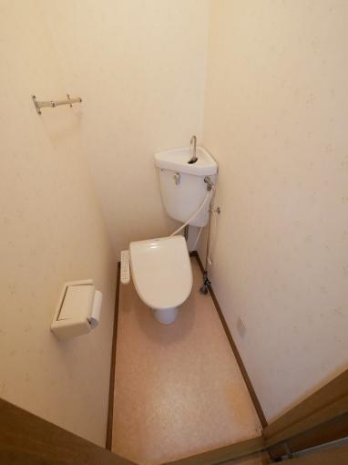 トイレはウォシュレット一体型です。