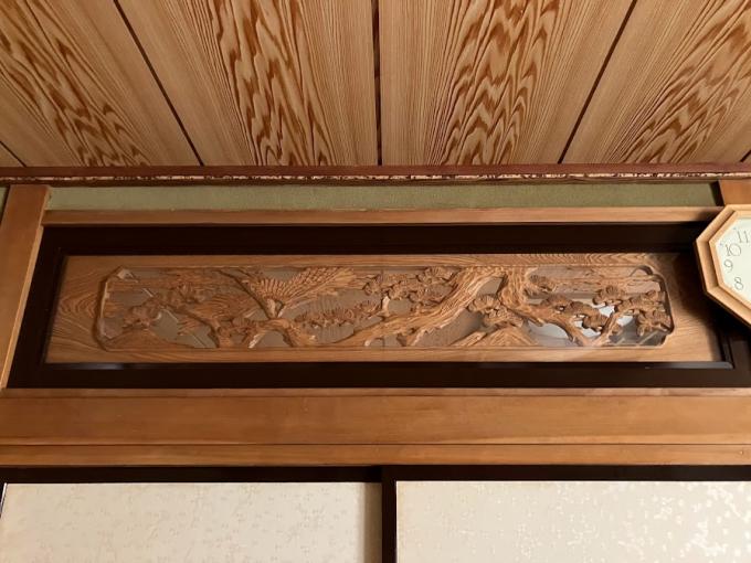 客間に使用できるお部屋には立派な欄間が