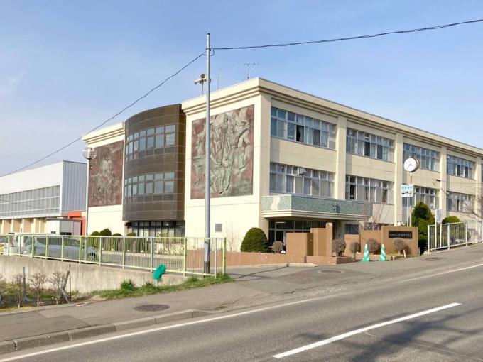 常盤中学校 徒歩22分(1,700m) 常盤中学校 徒歩22分(1,700m)