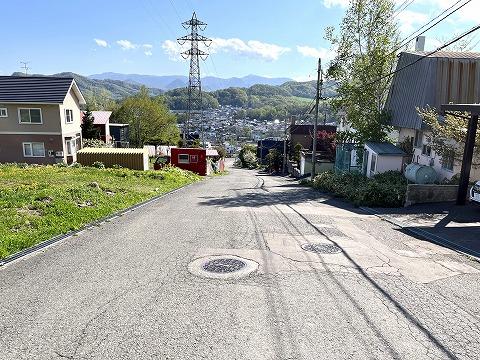 西側道路9.57~9.8m下り 西側道路9.57~9.8m下り