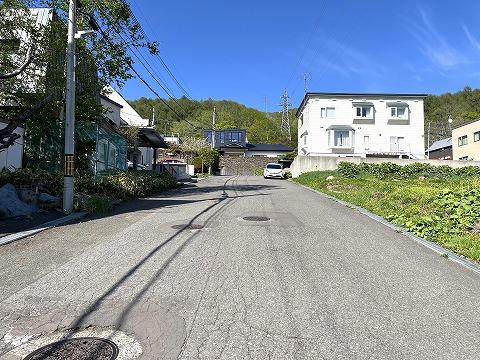 西側道路9.57m~9.8m上り 西側道路9.57m~9.8m上り