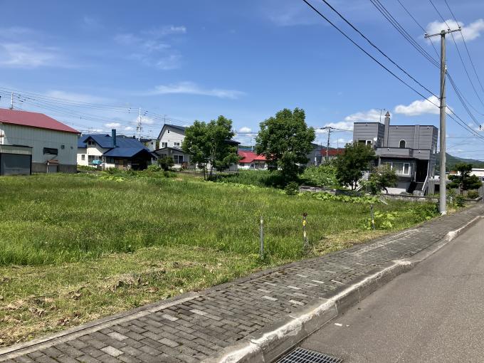 徒歩5分圏内にスーパー、役場、金融機関等が揃います
