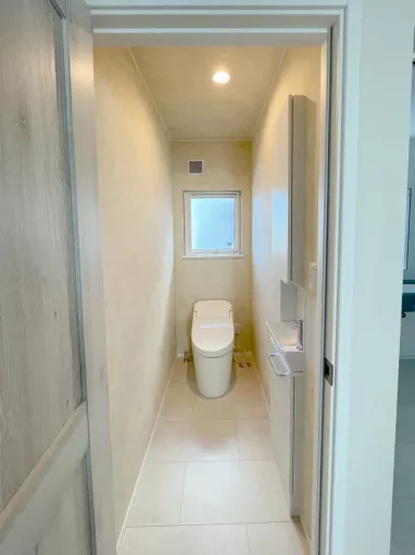トイレはTOTO製。