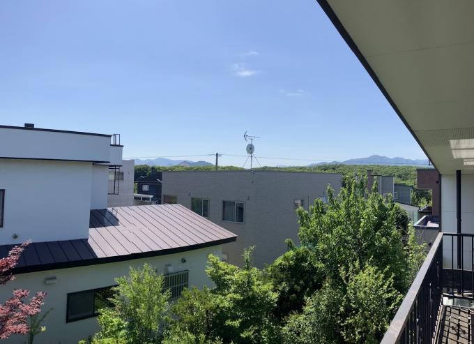 2階からは山並みが望める景観です！