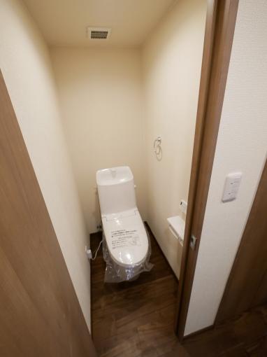 ウォシュレット一体型のトイレも新品です。 ウォシュレット一体型のトイレも新品です。