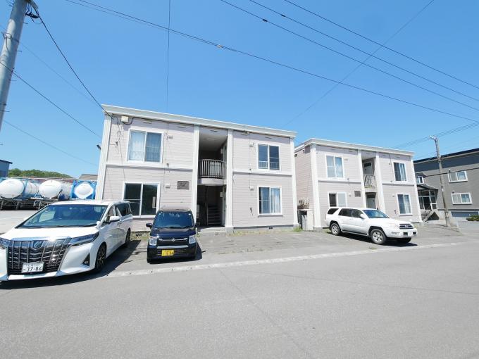 前面道路は公道幅員（約）8.0ｍ御座います。
