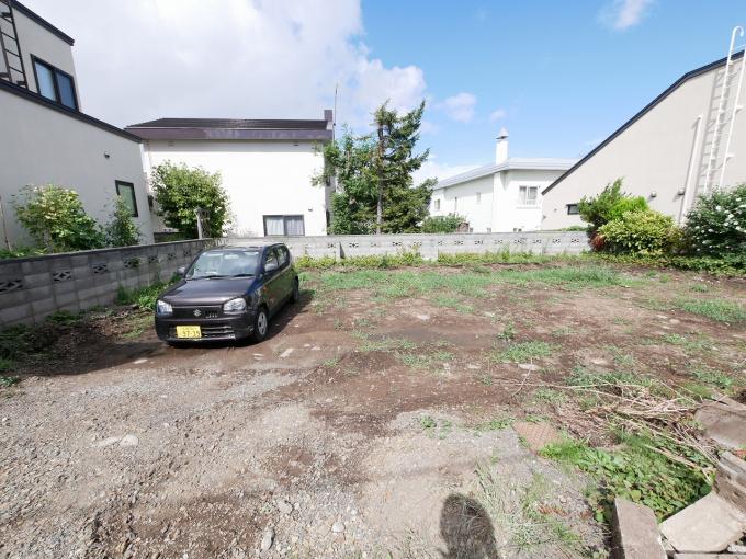 画像左側に見える車庫も撤去予定です。 画像左側に見える車庫も撤去予定です。