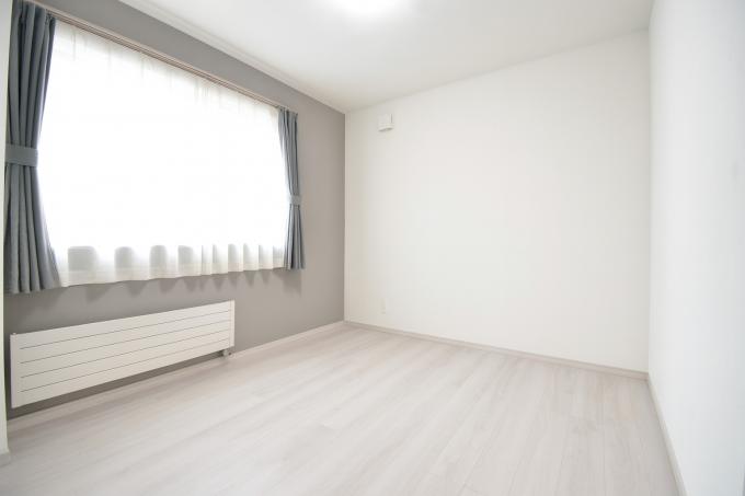 洋室5.5帖(居住中のため家具削除し、CGで加工) 洋室5.5帖(居住中のため家具削除し、CGで加工)
