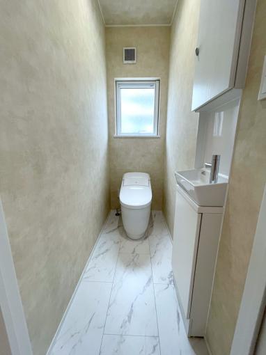 トイレはLIXIL製を採用しました。 トイレはLIXIL製を採用しました。