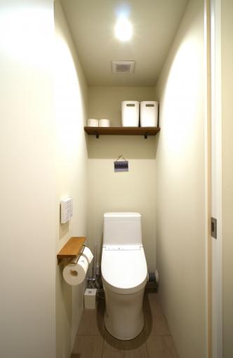 上部には棚があり使いやすい仕様になっています