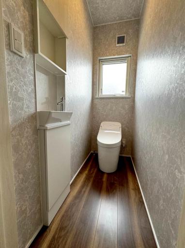 トイレはTOTO製。 トイレはTOTO製。