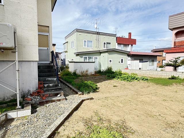 【その他現地】物置も置けるスペースあり♪ 【その他現地】物置も置けるスペースあり♪