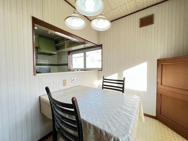 【ダイニング】対面式キッチンでお料理の配膳も楽々☆ 【ダイニング】対面式キッチンでお料理の配膳も楽々☆