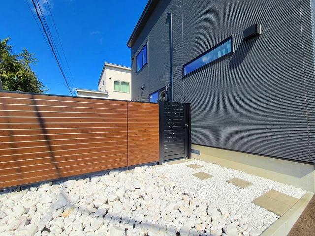 外から直接お庭へ入れます♪ 外から直接お庭へ入れます♪