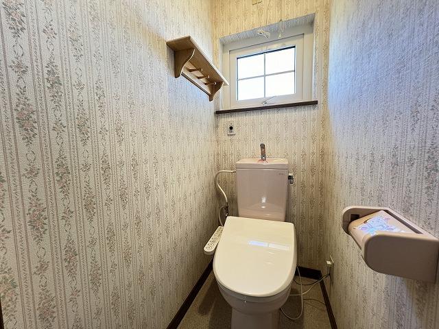 1階トイレには窓付き◎ 1階トイレには窓付き◎