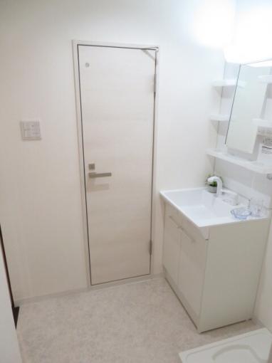 パウダールームからトイレへ