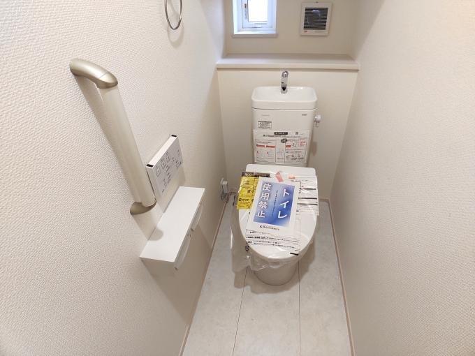 トイレにも採光窓有り トイレにも採光窓有り