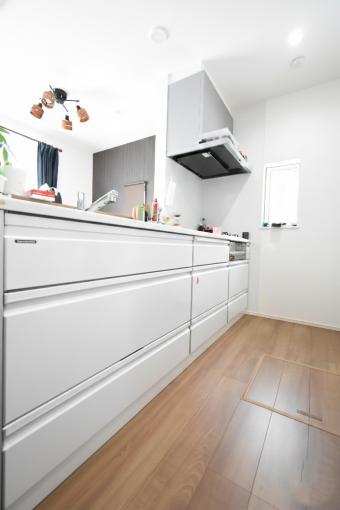 キッチン（居住中のため家具削除し、CG加工）