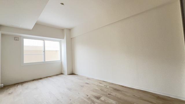 【洋室7.8畳】広さもあり使いやすい間取りです♪