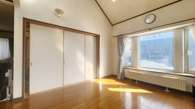 【リビング】南西向き窓で陽当たり良好◎ 【リビング】南西向き窓で陽当たり良好◎