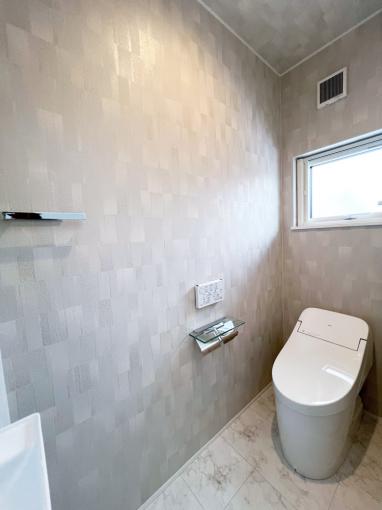 トイレはTOTO製。 トイレはTOTO製。