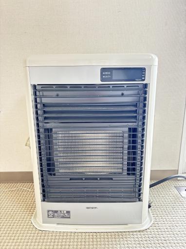 【暖房機】 灯油暖房を採用しています。