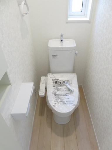 トイレは2ヵ所!(同タイプ) トイレは2ヵ所!(同タイプ)