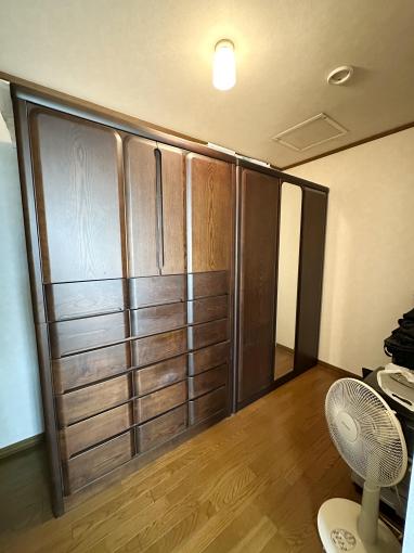 7.5帖の洋室に設けられたウォークインクローゼット 7.5帖の洋室に設けられたウォークインクローゼット