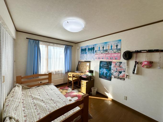 南東向きの6帖洋室は、自然光が入る明るくあたたかな空間 南東向きの6帖洋室は、自然光が入る明るくあたたかな空間