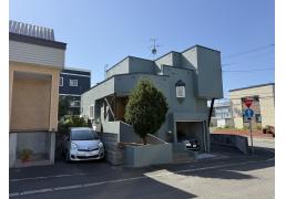北海道札幌市清田区里塚緑ケ丘11丁目3-1 の売買中古一戸建物件詳細はこちら
