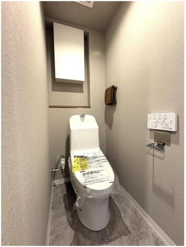 温水洗浄便座付きトイレに新規交換済み