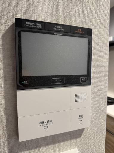 話器なしで応答できる便利なハンズフリータイプ。