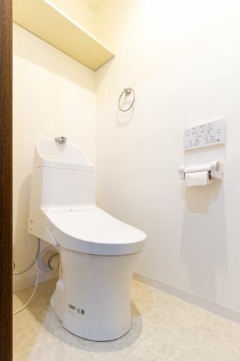 トイレは床掃除をしやすい仕様になっています。