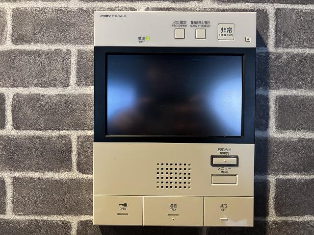 【モニター付きインターホン】声だけでなく顔が見えて安心！