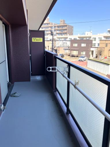 バルコニー。物干金物があり大きな洗濯物も干せます