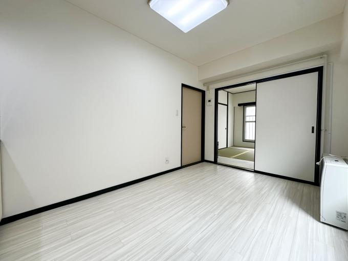 長方形のリビングは、大型家具も配置しやすいです