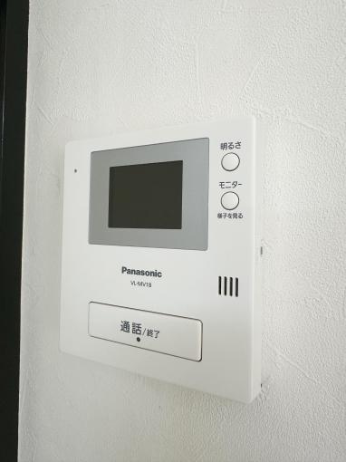 室内から確認できるTVモニター付きインターホンを完