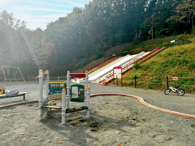 清田南公園 徒歩12分(900m) 清田南公園 徒歩12分(900m)