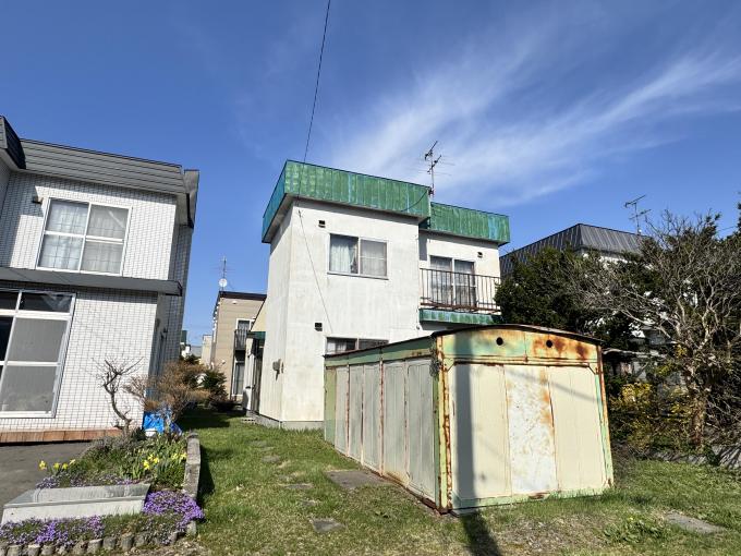 【外観】 開放感のある8m公道に約10m接するゆとりある敷地 【外観】 開放感のある8m公道に約10m接するゆとりある敷地