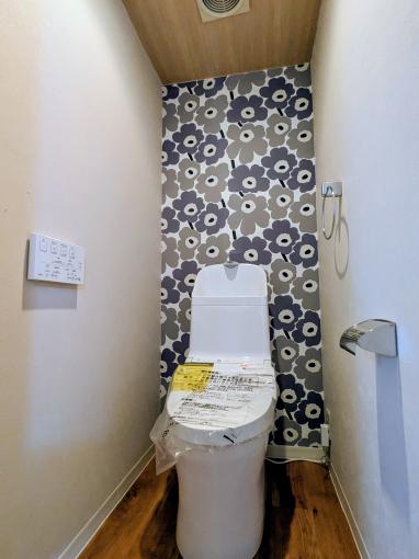 トイレ交換工事中、サンプル写真です