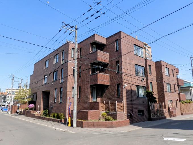 外観 タイル張り、マンション全体修繕 バルコニー工事中 外観 タイル張り、マンション全体修繕 バルコニー工事中