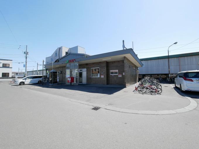 JR「拓北」駅です。徒歩約8分の距離です。 JR「拓北」駅です。徒歩約8分の距離です。