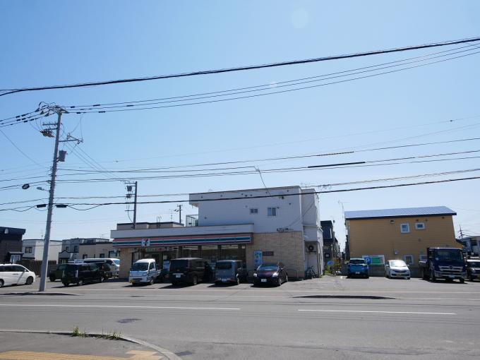 セブンイレブンも徒歩6分程度の距離にあります。 セブンイレブンも徒歩6分程度の距離にあります。