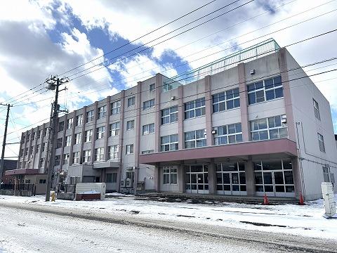 篠路中学校(徒歩5分) 篠路中学校(徒歩5分)