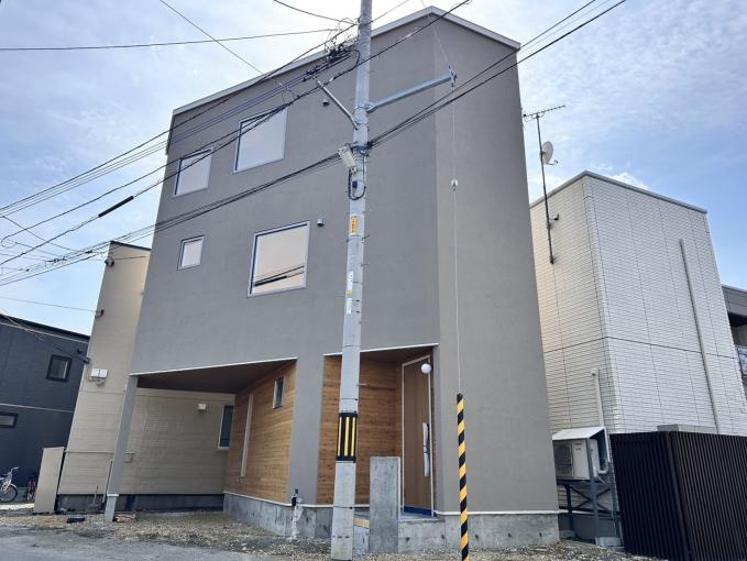 外観 前面は高級感のある塗り壁仕様
