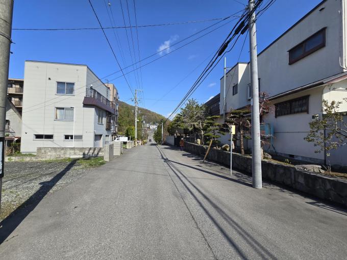 十分な道幅がありながら、閑静な街並み