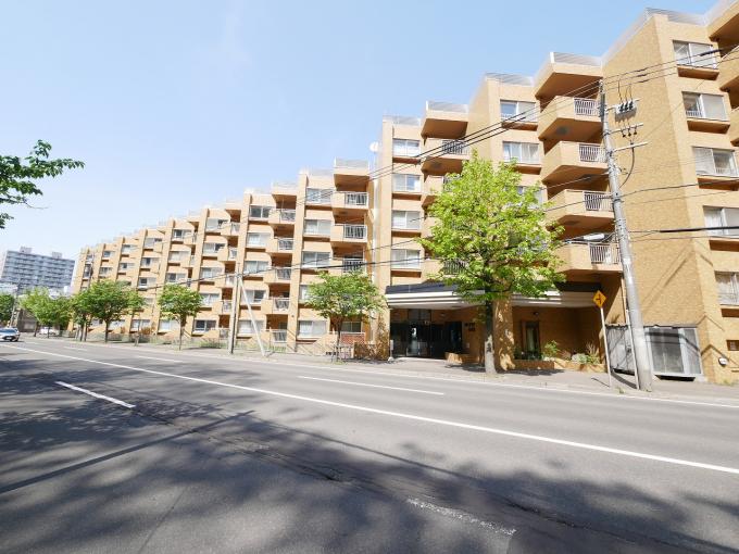 ユニークな外観のマンションです。 ユニークな外観のマンションです。