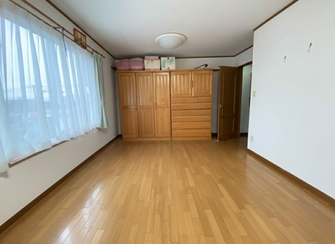 洋室12帖(居住中のため家具削除しCG加工) 洋室12帖(居住中のため家具削除しCG加工)