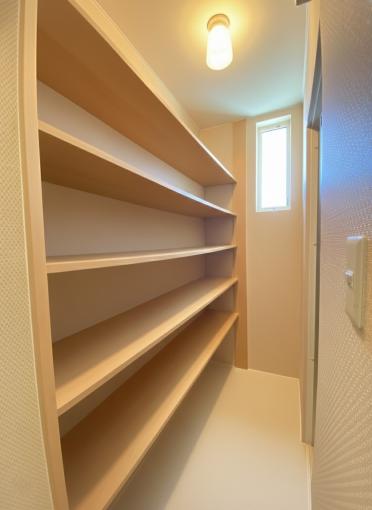 シューズクローゼット（居住中のため家具削除し、CG加工）